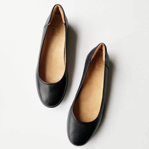 naturalizer flexy flats black